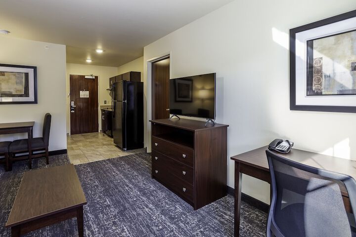 Suite Accessible King Size Bed (8 of 11)