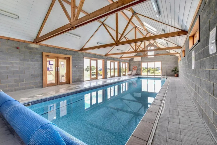 Pool 10 of 14