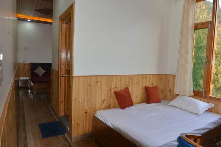 Room 13 of 19