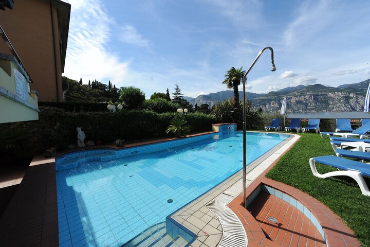 Hotel with Pool