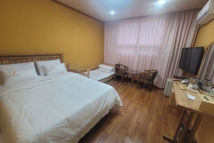 Room 15 of 21