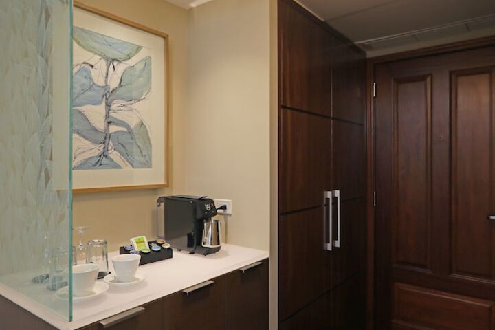 Room 25 of 164