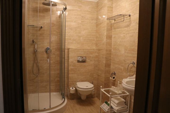 Room 36 of 60