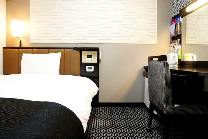 Room 11 of 20