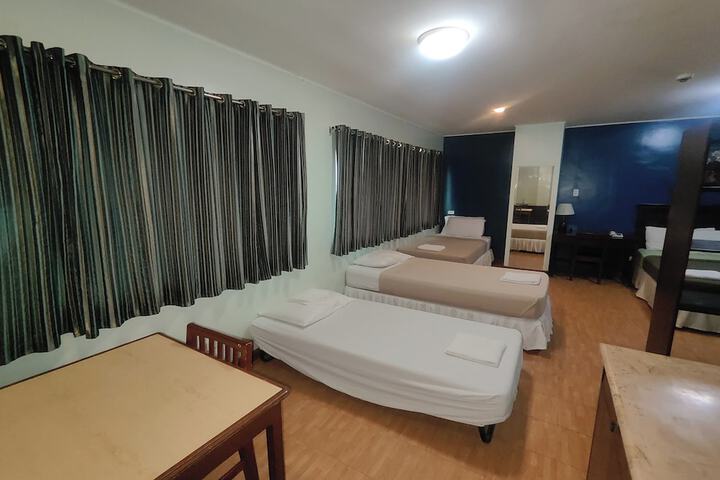 Room 13 of 31