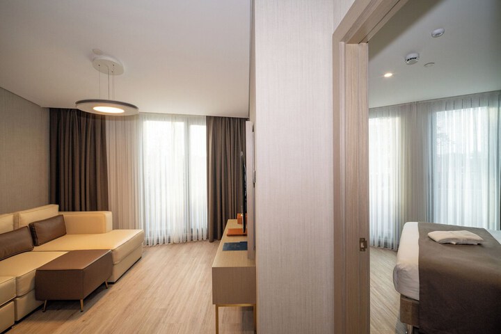 Room 63 of 170