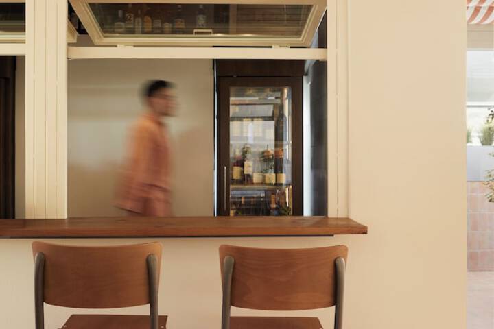 Dining 35 of 51