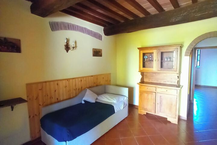 Room 9 of 80
