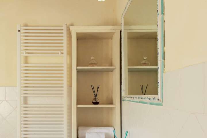Room 10 of 36