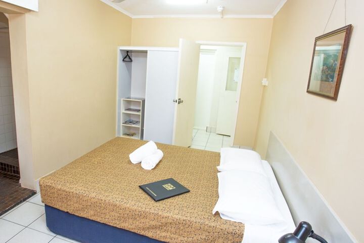 Room 8 of 33