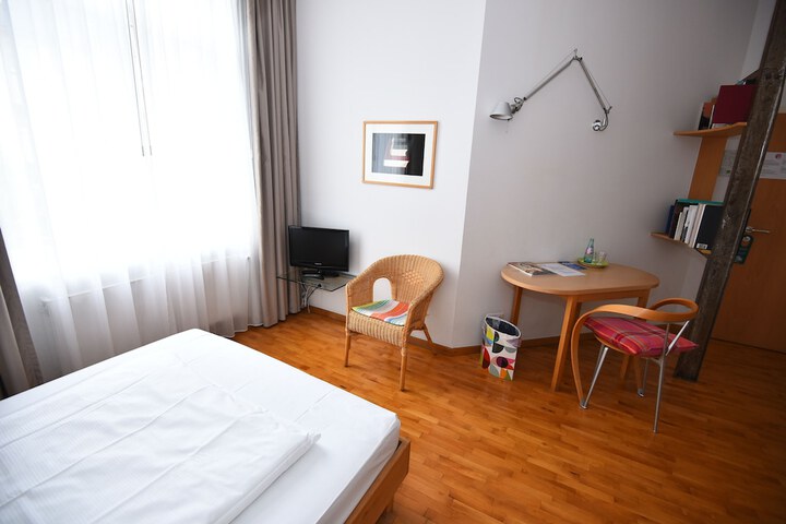 Room 15 of 28