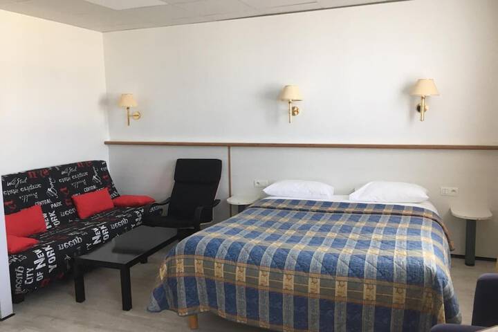 Room 10 of 25