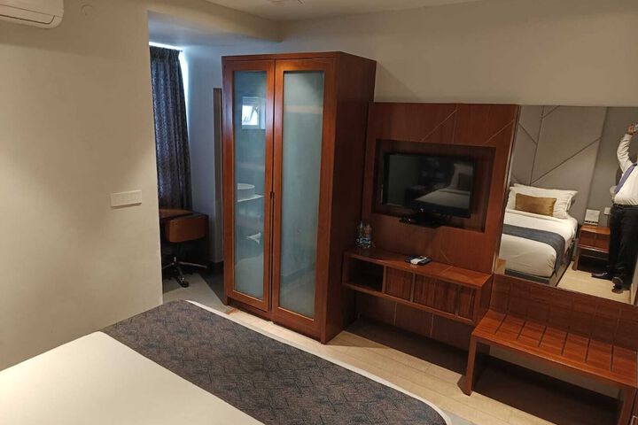 Room 9 of 23