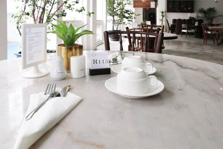 Breakfast/Coffee Service 72 of 108