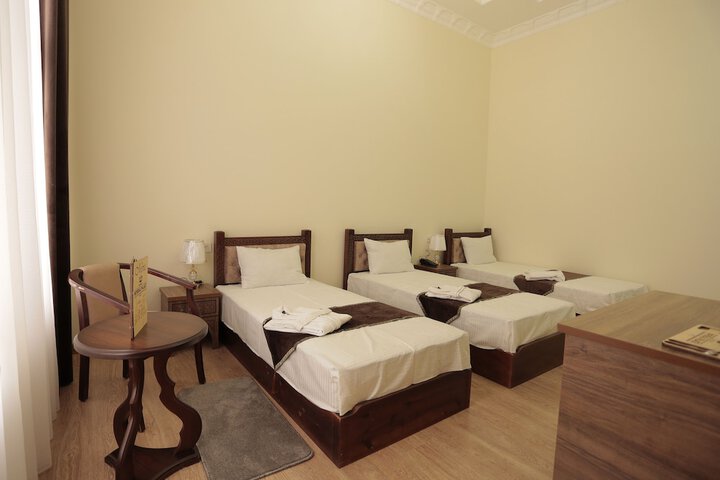 Room 5 of 11