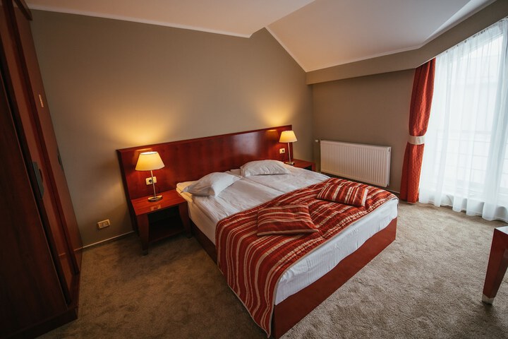 Room 6 of 68
