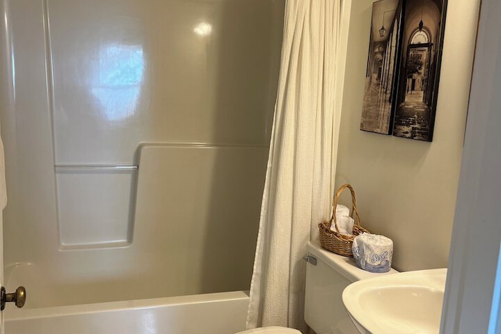 Room 121 of 205
