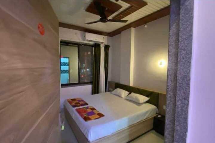 Room 10 of 42