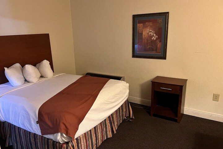 2 Queen Beds (8 of 18)
