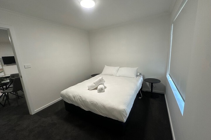 Room 8 of 99