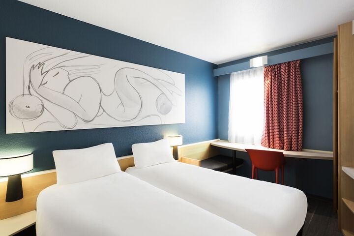 Room 2 of 79