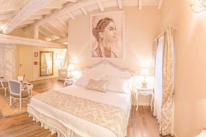 Room 4 of 36