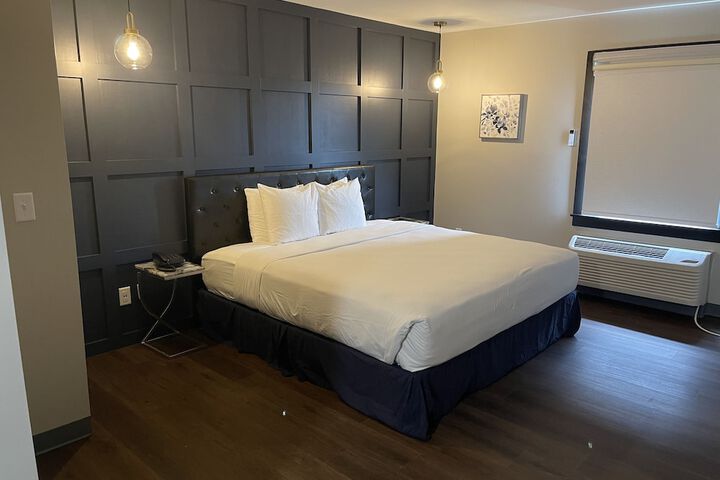 1 King Bed Deluxe Room (37 of 50)