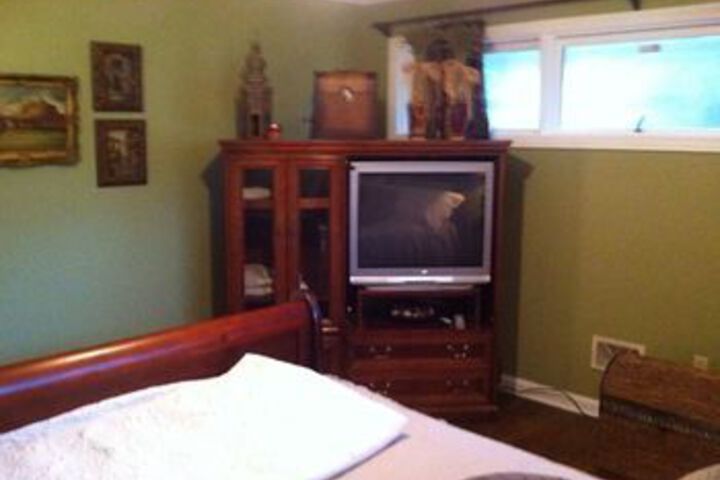 Room 8 of 18