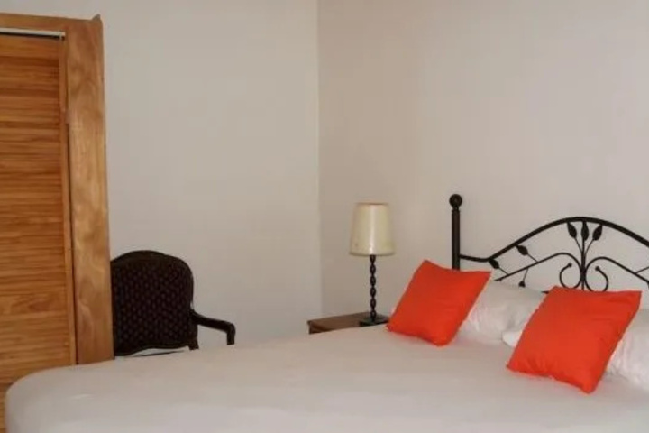 Room 6 of 18