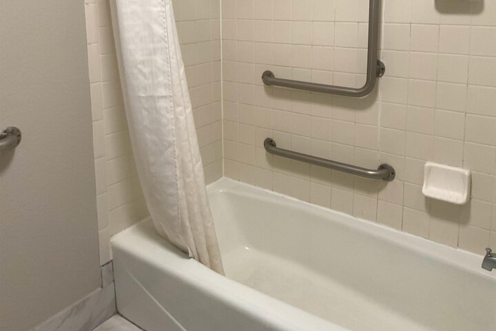 Room 33 of 39
