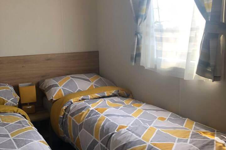 Room 2 of 18