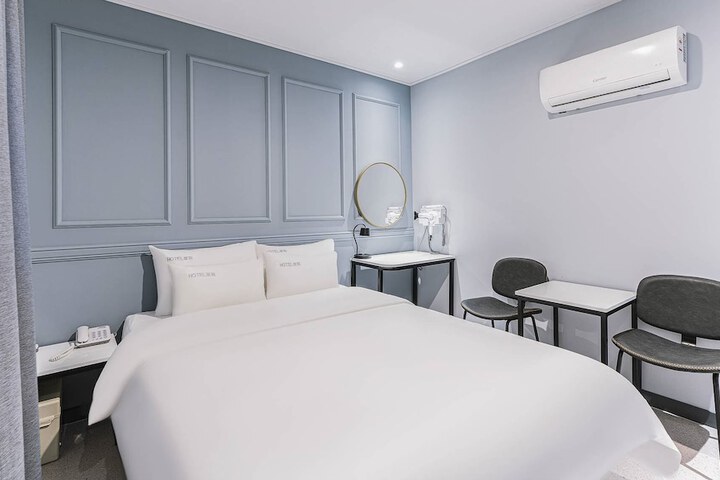 Room 12 of 78