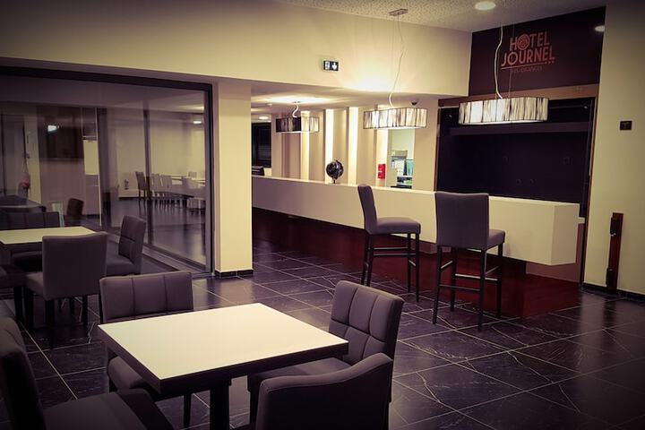Lounge 56 of 63