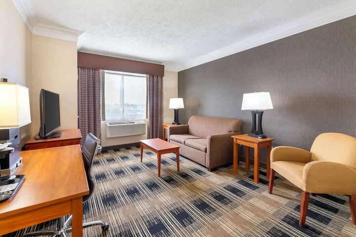 1 King Bed Table and Chairs Refrigerator, Continental Breakfast (7 of 14)