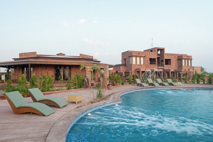 Pool 31 of 46