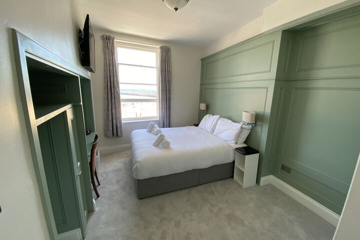 Room 8 of 87