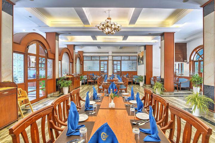 Dining 37 of 65