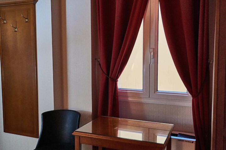Room 38 of 141