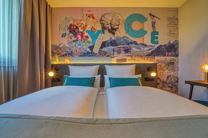 Room 18 of 32