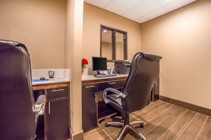 Business Center 86 of 91