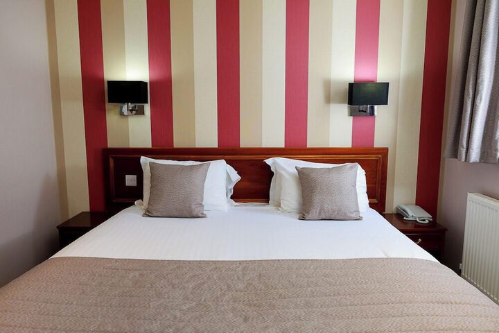 Room 15 of 36