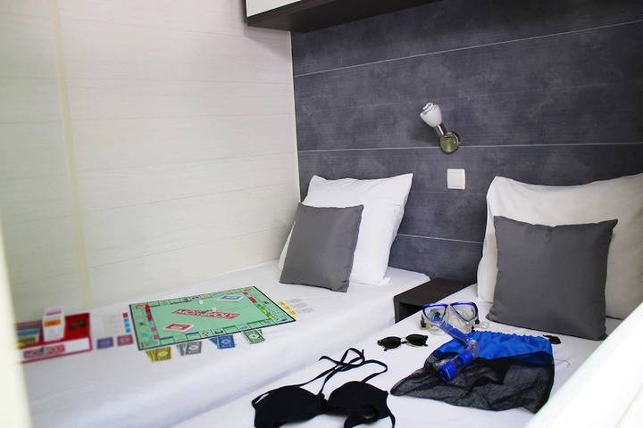 Room 4 of 9