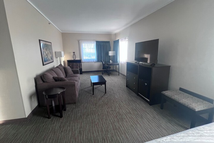 Quadruple Queen Bed (3 of 17)