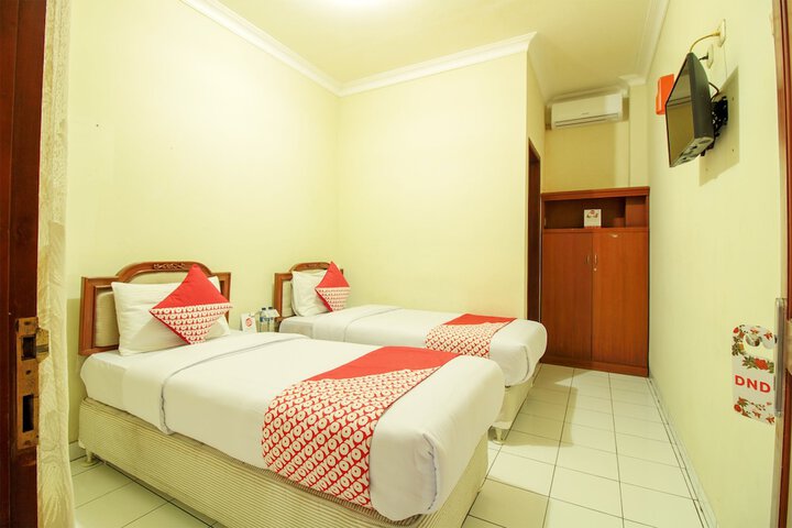 Room 10 of 32