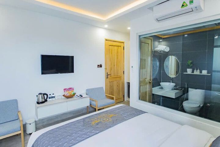 Room 7 of 24
