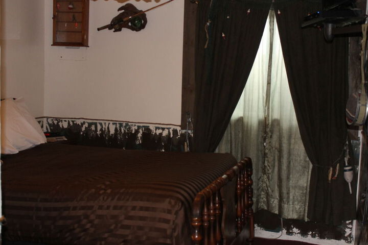 Room 28 of 94