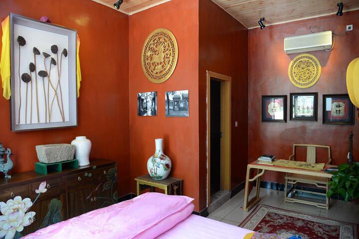 Room 2 of 8