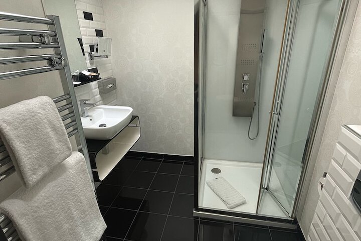 Room 74 of 106