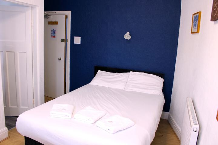 Room 35 of 106