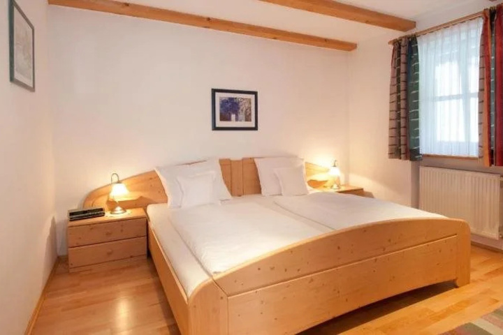 Room 4 of 24